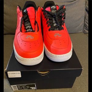 Nike Air Force 1 07 lv8(laser crimson) slight used